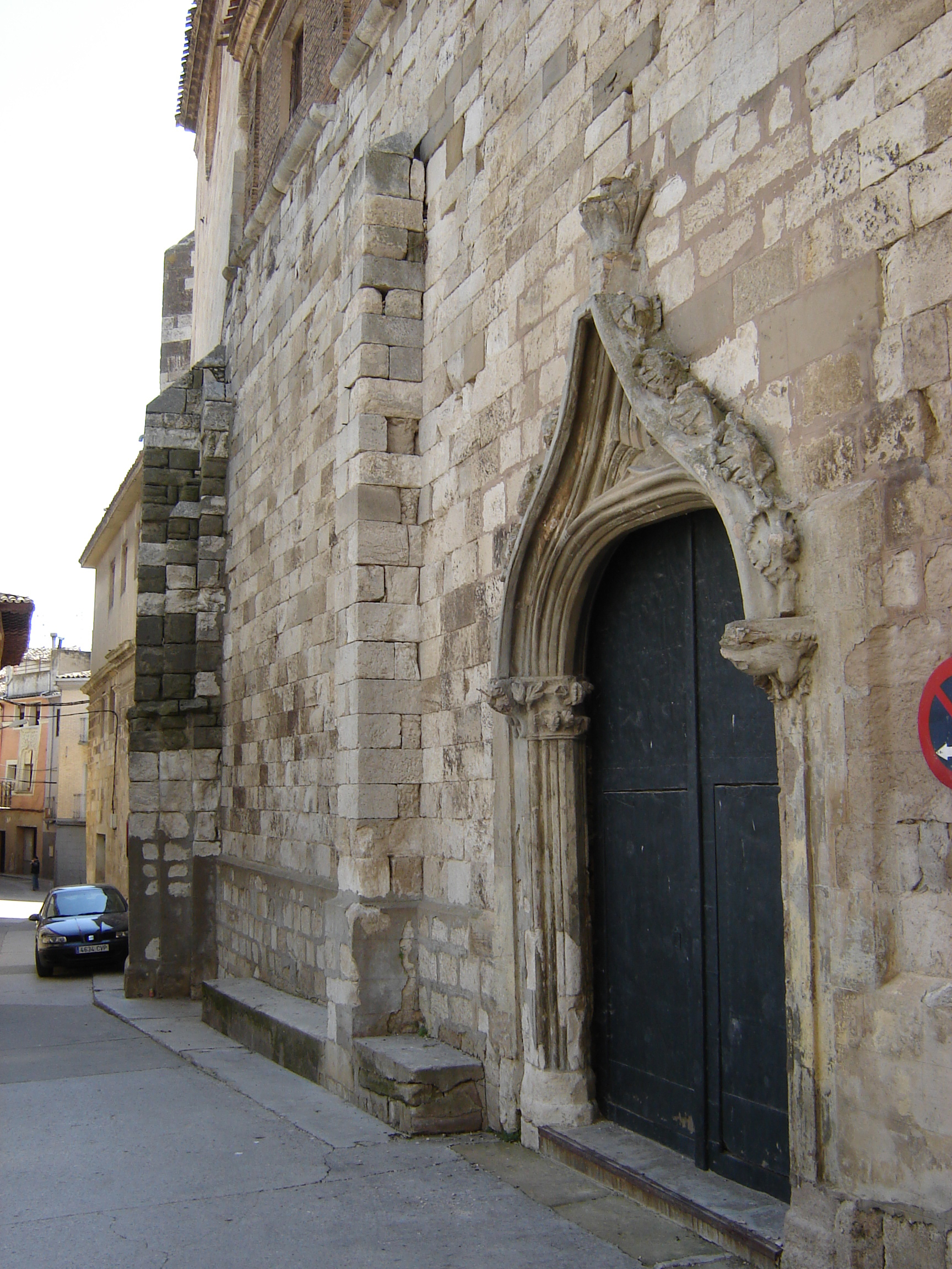 Calle Abadía. Lateral de la iglesia. (JAV)
