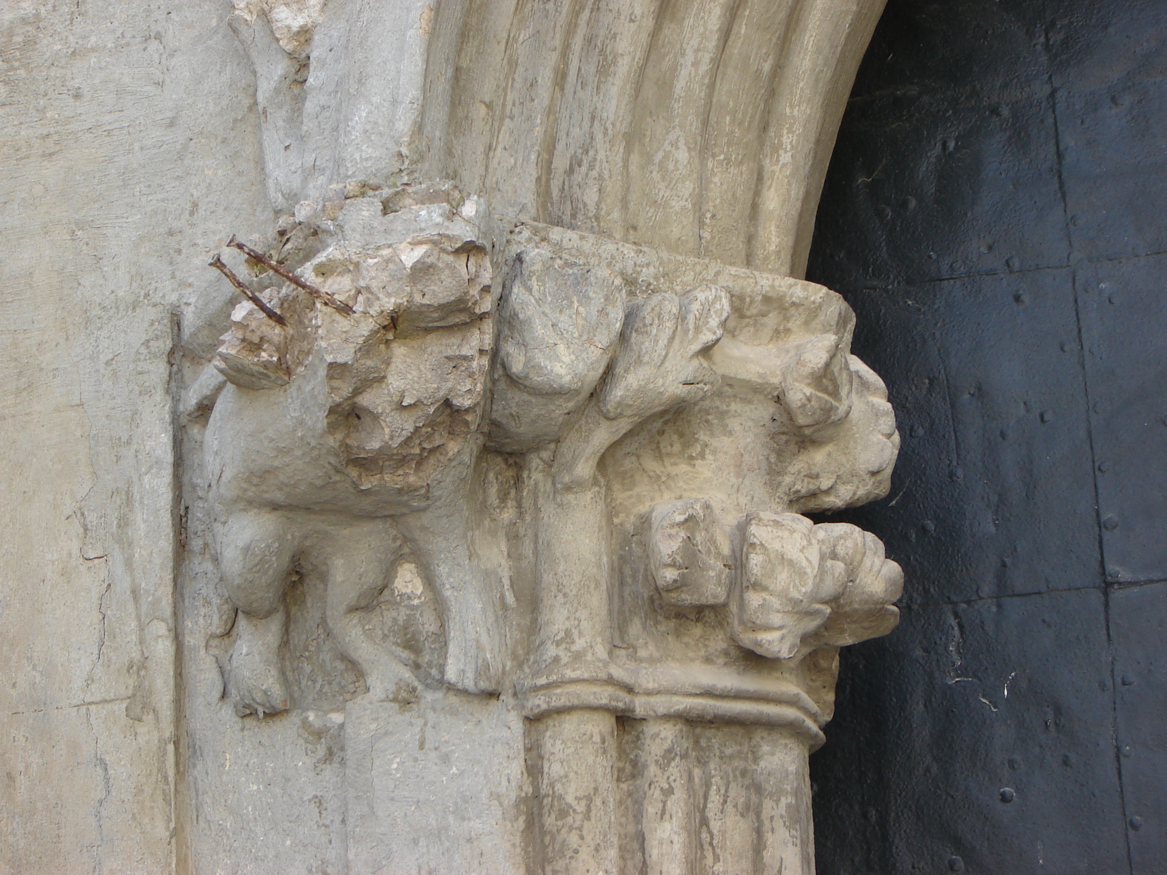 Detalle del capitel izquierdo. (JAV)