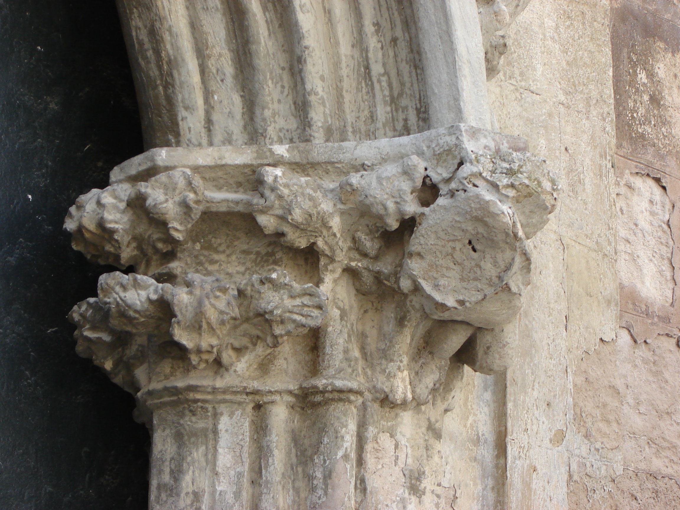 Detalle del capitel derecho. (JAV)